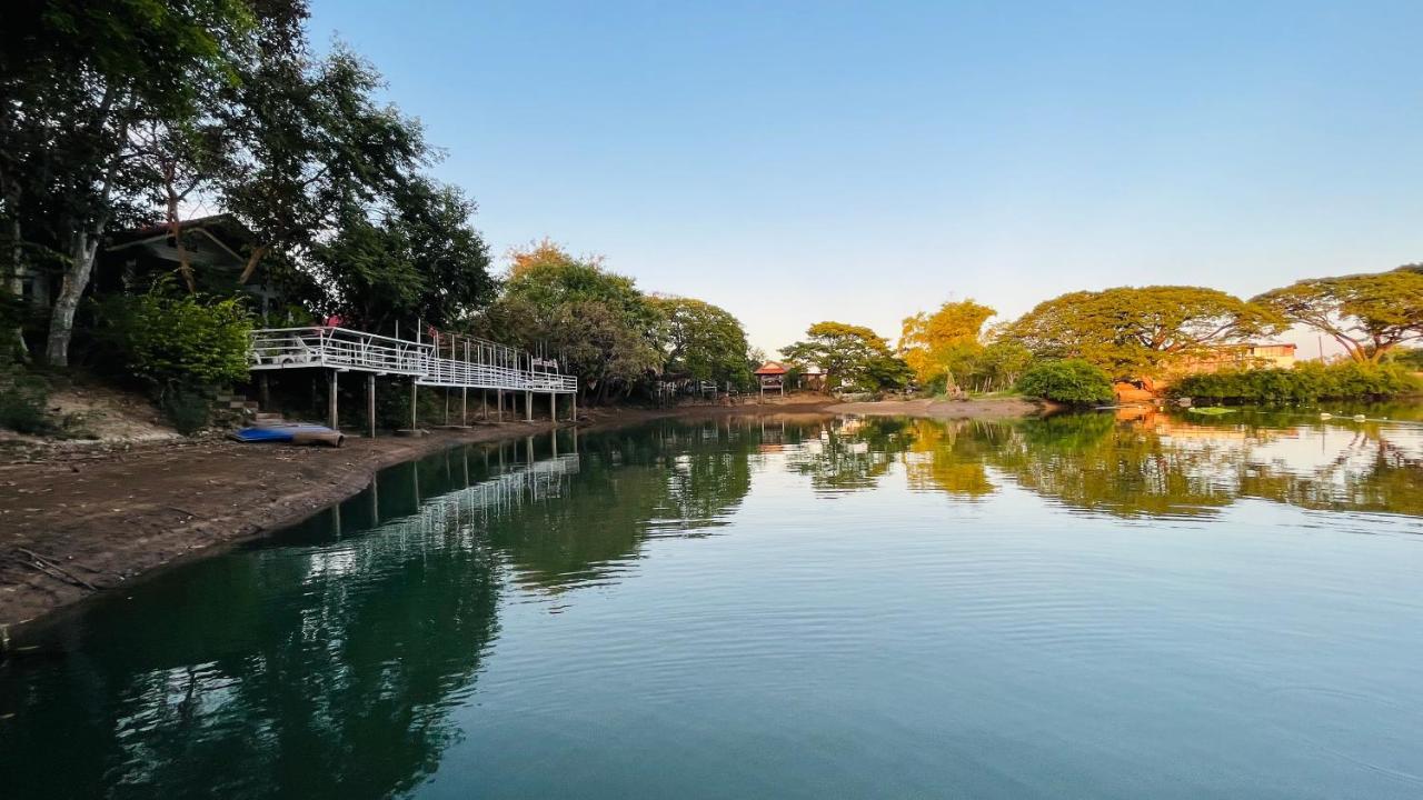 Moon River Resort Phimai 外观 照片