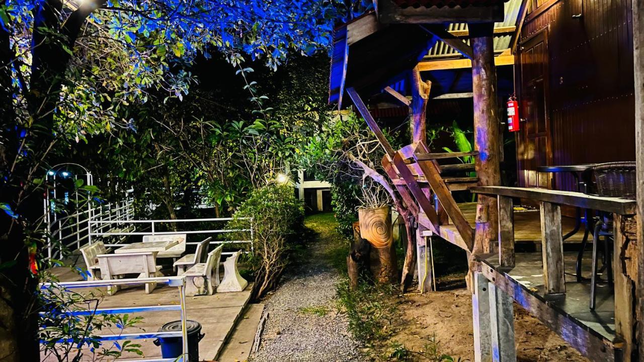 Moon River Resort Phimai 外观 照片