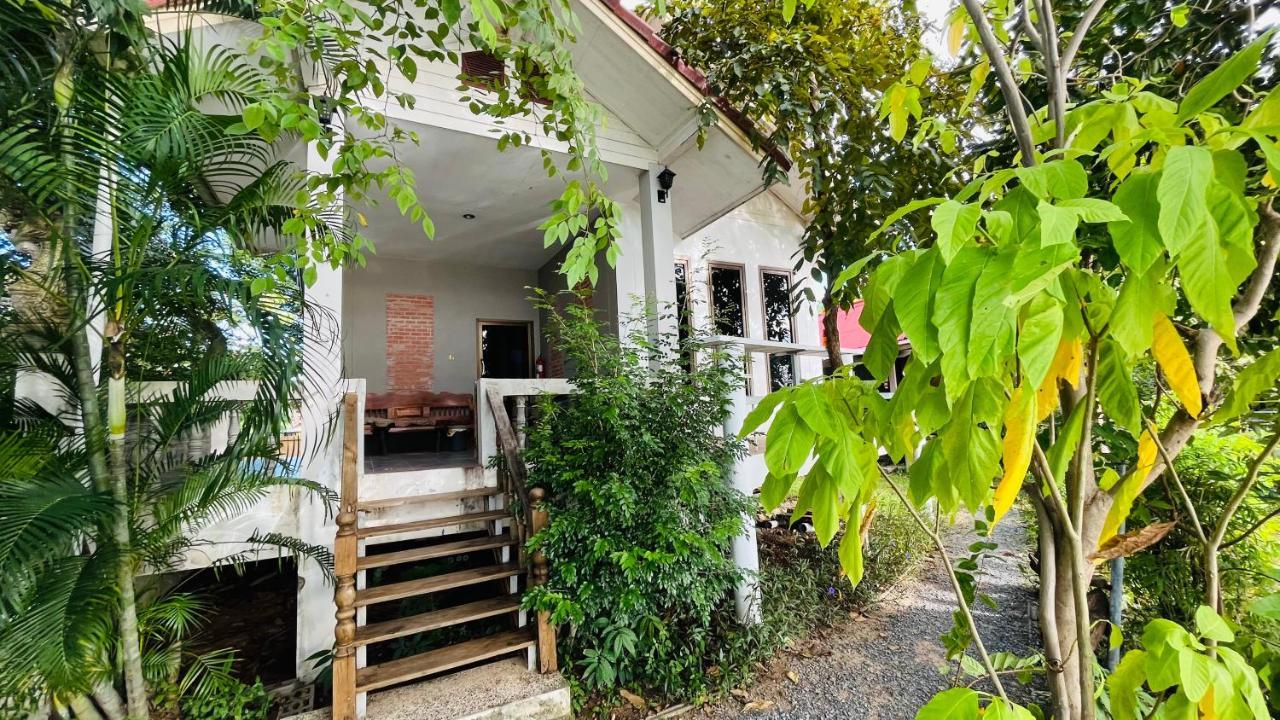 Moon River Resort Phimai 外观 照片