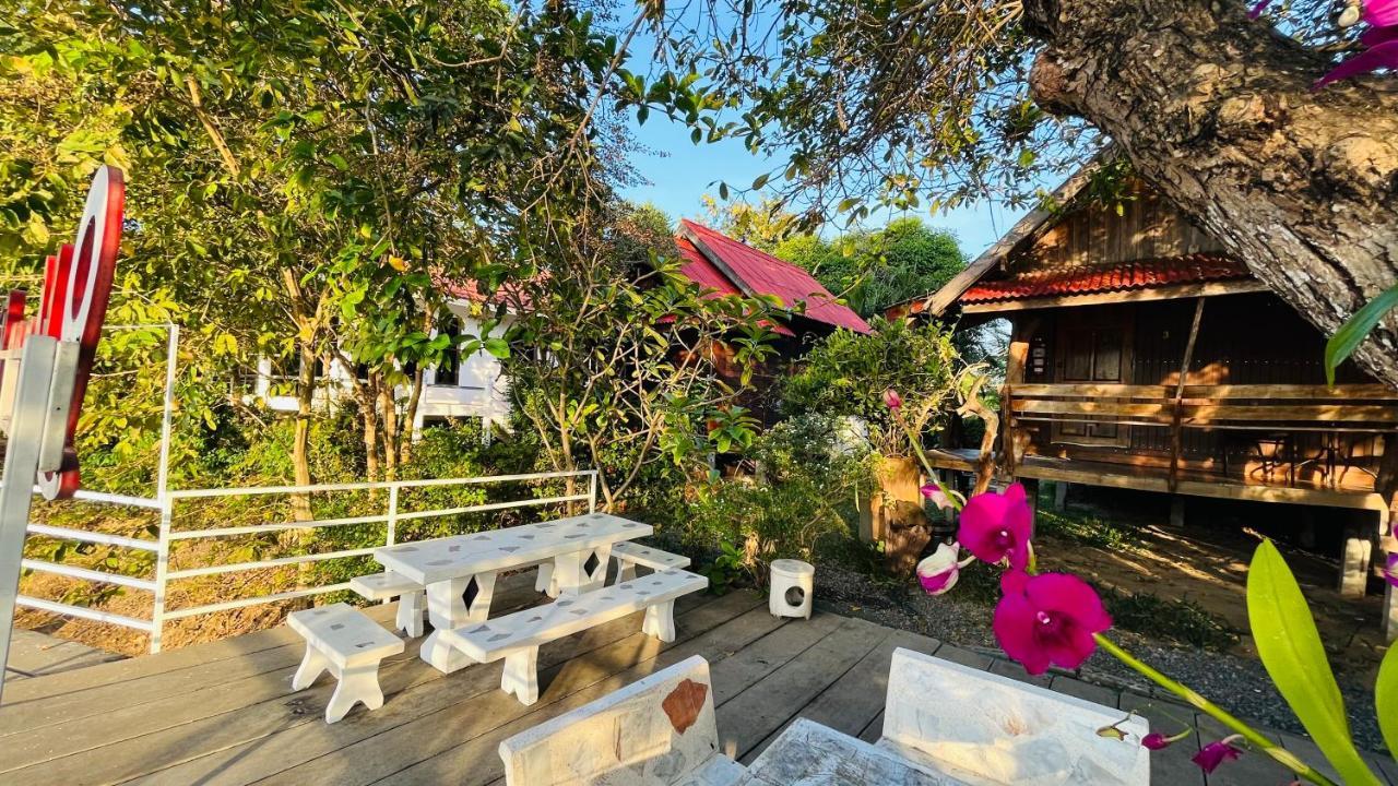 Moon River Resort Phimai 外观 照片