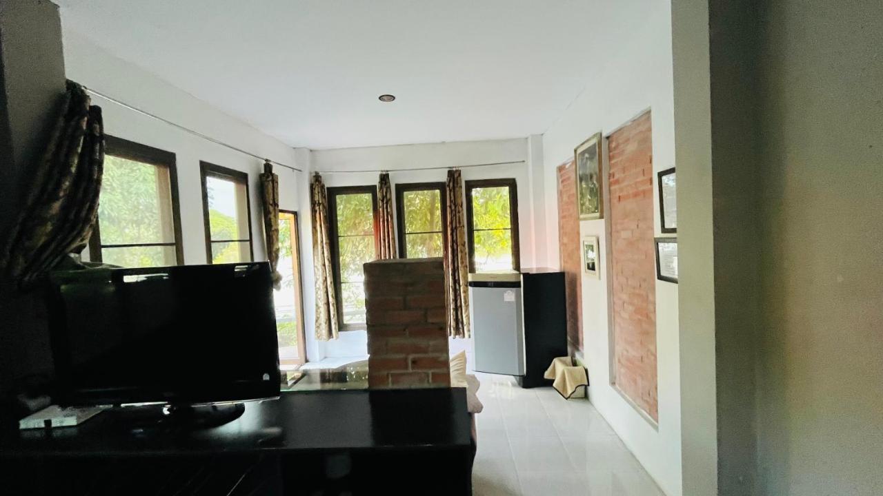 Moon River Resort Phimai 外观 照片