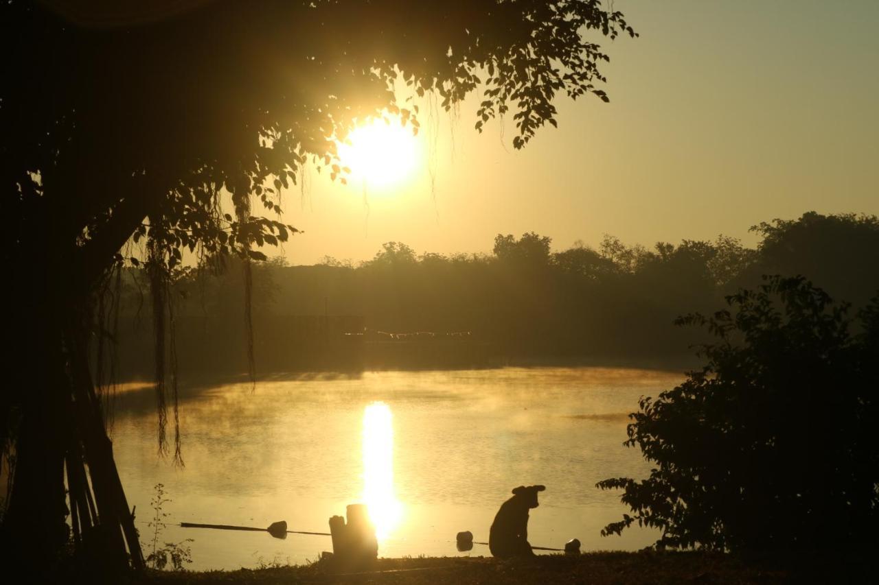 Moon River Resort Phimai 外观 照片